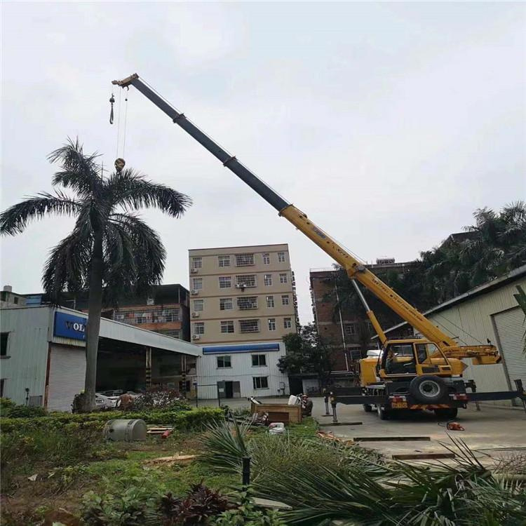 三乡镇12吨吊车出租一天的收费标准是什么