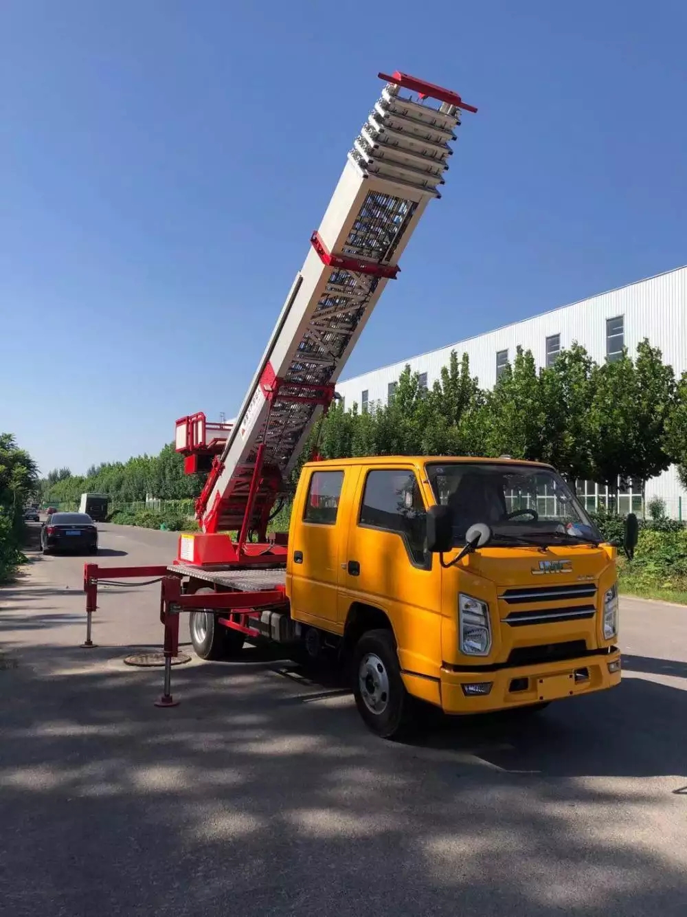 三乡镇附近的云梯车出租服务：轻松解决高空作业需求