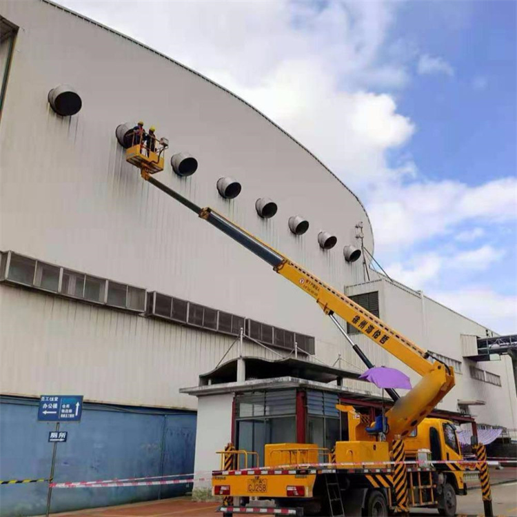 三乡镇高空作业车出租服务：专业广告牌安装解决方案