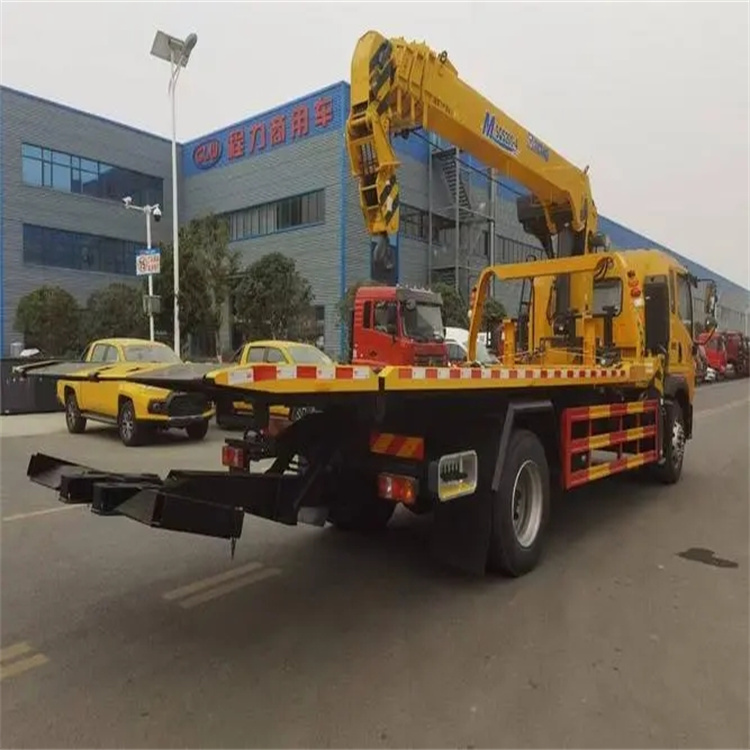 三乡镇附近小随车吊出租电话，轻松解决搬运烦恼