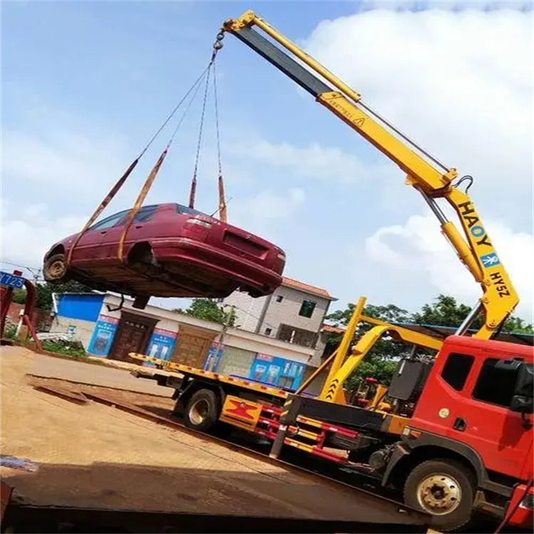 三乡镇吊车吊汽车的正确方法